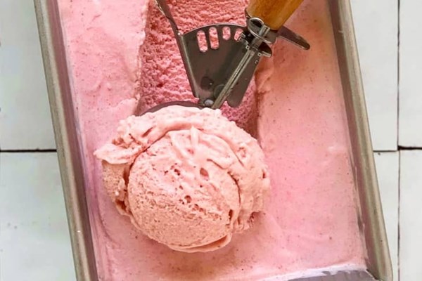 Philadelphia-style strawberry ice cream 
