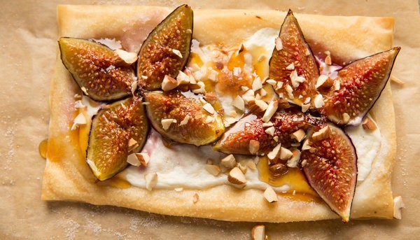 Phyllo pastry with fresh figs and ricotta