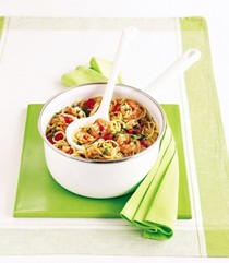 Picchi-pacchi spaghetti with prawns and chilli