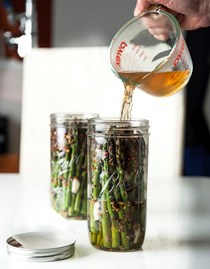 Pickled asparagus with juniper and fennel