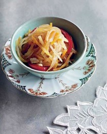 Pickled green papaya (Atcharang papaya)