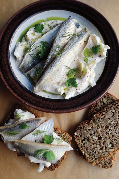 Pickled herring with sour cream & onion