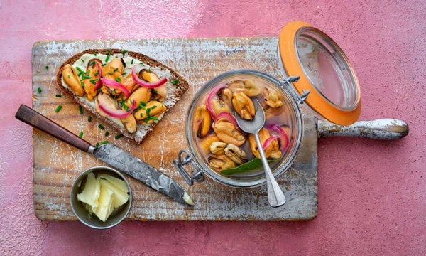 Pickled mussels and brown bread