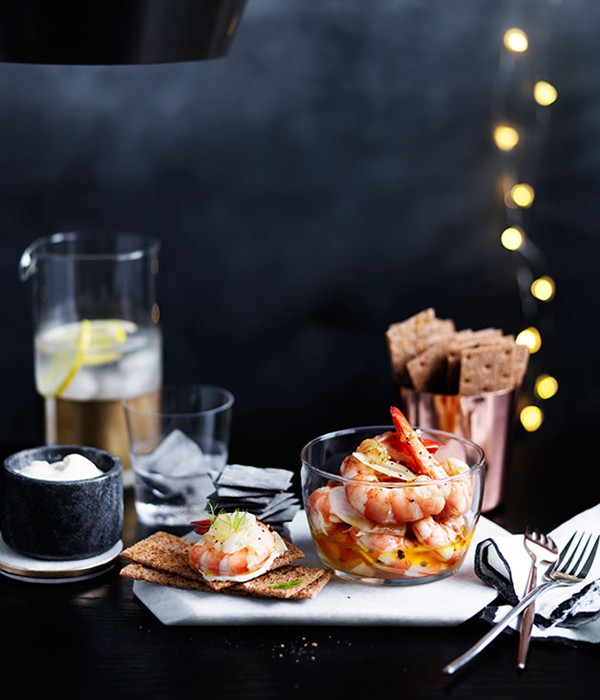 Pickled prawns and fennel with rye crackers