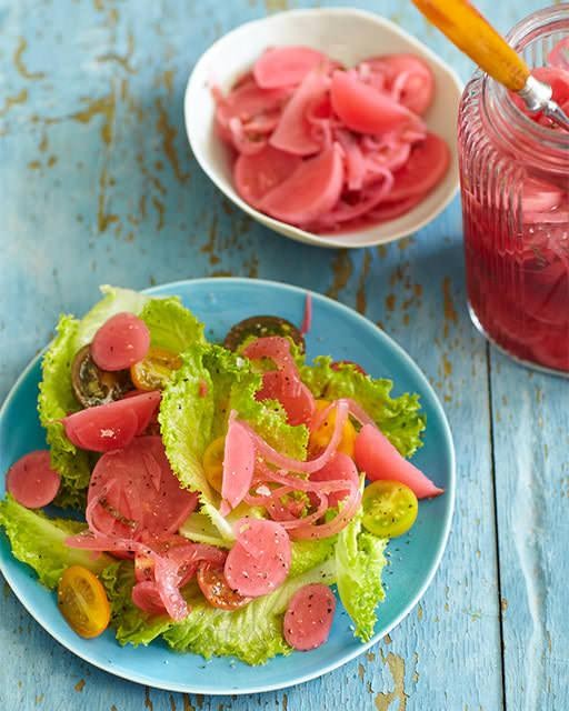 Pickled radishes with onions