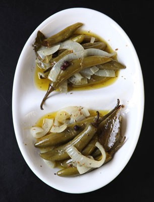 Pickled serrano chiles (Serranos en escabeche)