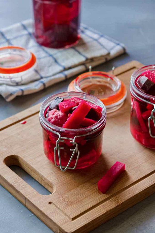 Pickled turnip (Turshi shalgham)
