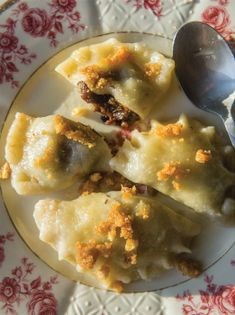 Pierogi with prunes, orange, and walnuts (Pierogi z suszonymi śliwkami, skóką pomarańczową i orzechami włoskimi)