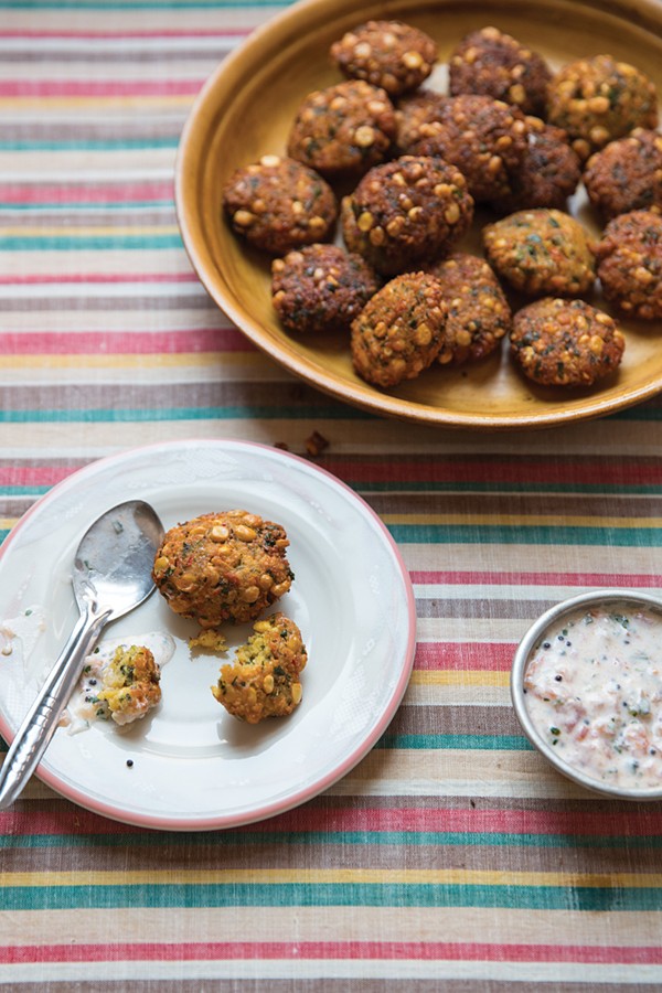 Pigeon pea fritters with yogurt-tomato sauce (Vadai pachadi)