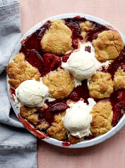 Pimm's & strawberry cobbler