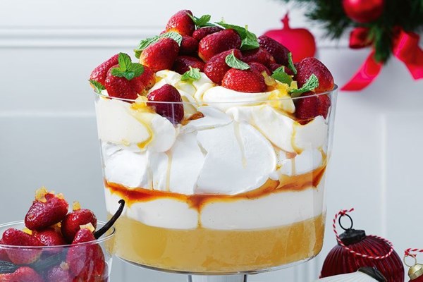 Pimms and Pavlova trifle with strawberries and cream