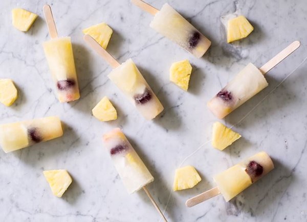 Piña colada ice lollies