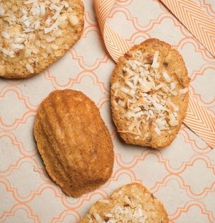 Piña colada madeleines