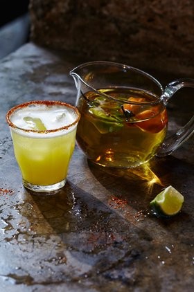 Piña-habanero margarita