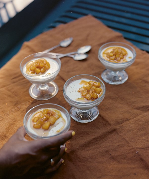 Piña panna cotta with caramelised pineapple