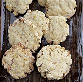 Pine nut and orange cookies