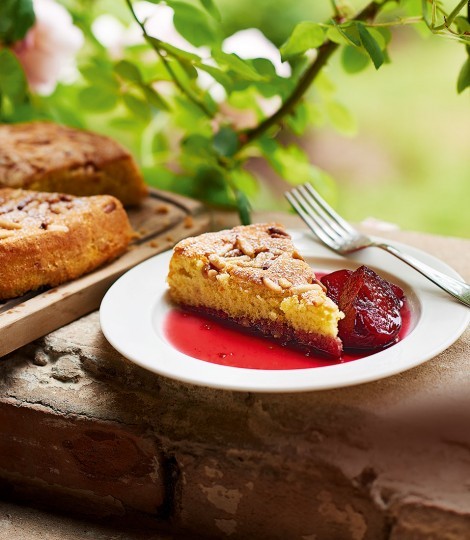 Pine nut cake with olive oil