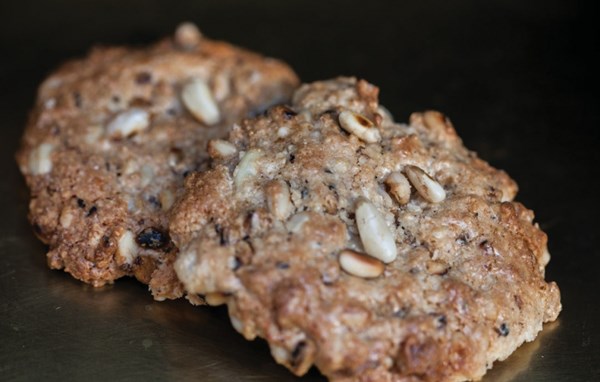 Pine nut cookies