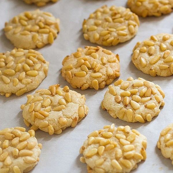 Pine nut cookies (Pignoli cookies)