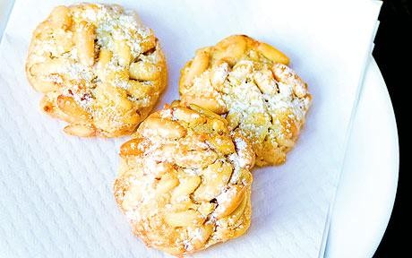 Pine nut cookies (Pinolate)