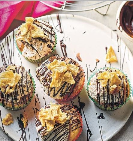 Pineapple & coconut macaroon cupcakes