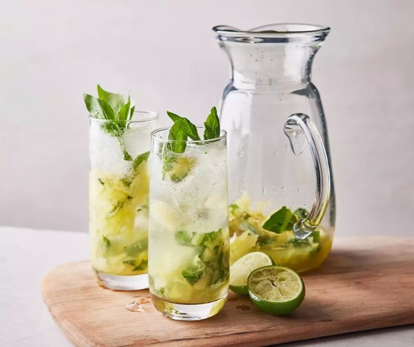 Pineapple & Thai basil mojito