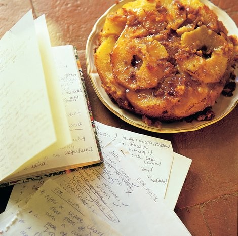 Pineapple, cinnamon, and allspice cake