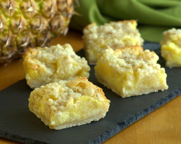 Pineapple crumble bars