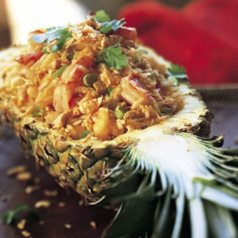 Pineapple fried jasmine rice (Khao phat supparot)
