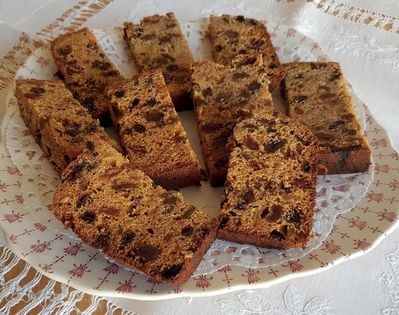 Pineapple fruit cake