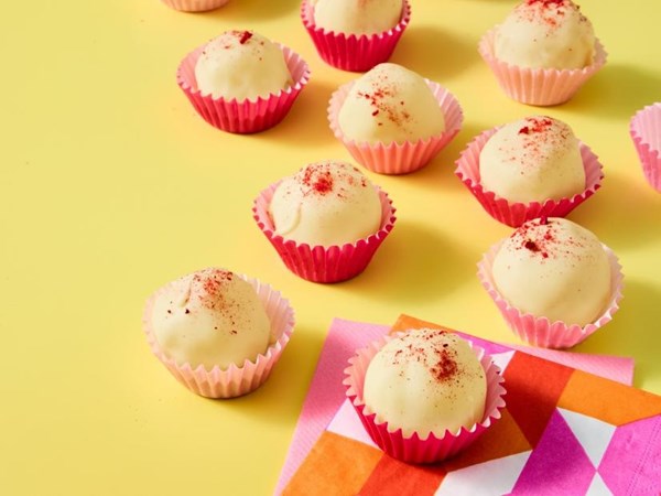 Pineapple ice cream bonbons 