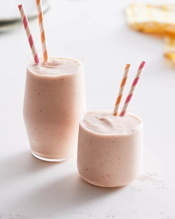 Pineapple mango tropical smoothie