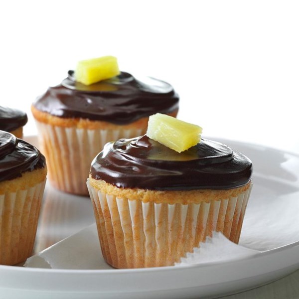 Pineapple marzipan cupcakes