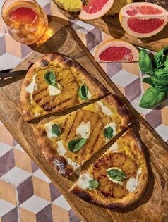 Pineapple pizza (Pizza all'ananas)