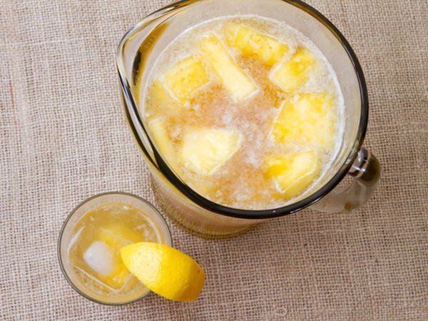 Pineapple rum punch