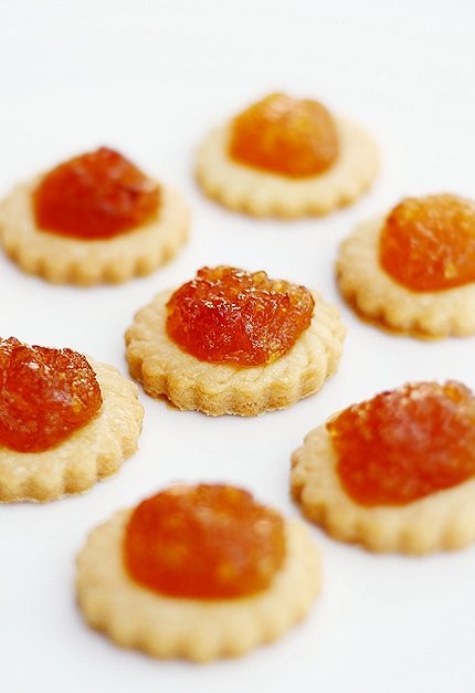 Pineapple tarts (Tat nenas)