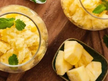 Pineapple-vanilla granita 