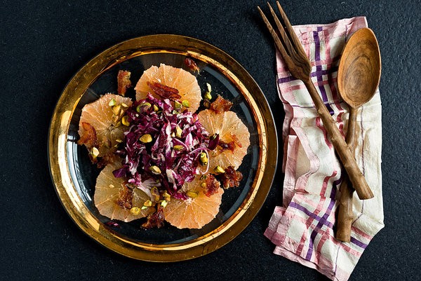 Pink grapefruit and radicchio salad with dates