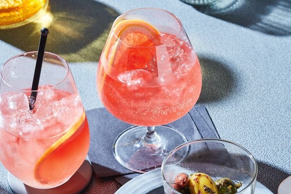 Pink grapefruit gin spritz