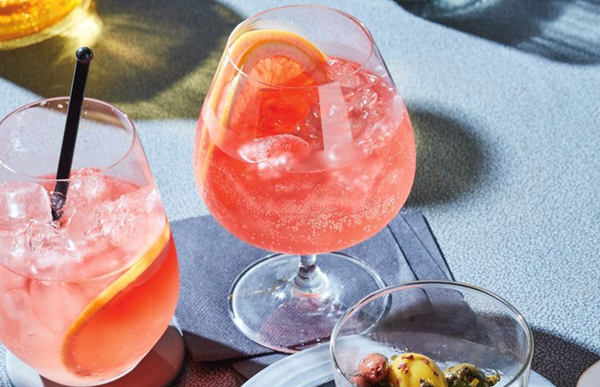 Pink grapefruit gin spritz