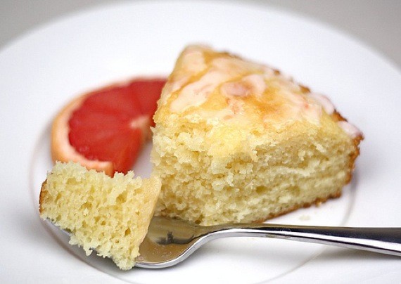 Pink grapefruit yogurt cake 