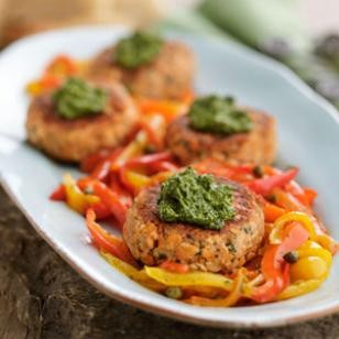 Pink salmon cakes with cilantro pesto