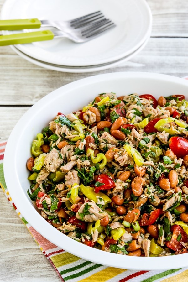 Pinto bean salad with tuna, tomatoes, and peperoncini