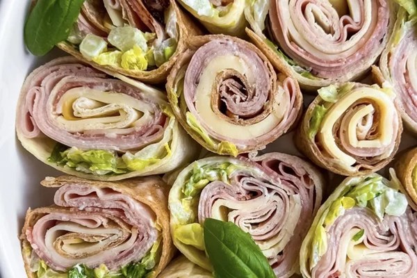 Pinwheel party plate