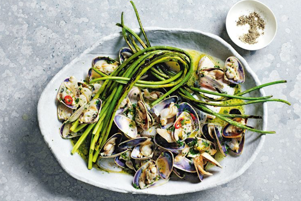 Pipis with garlic and chilli