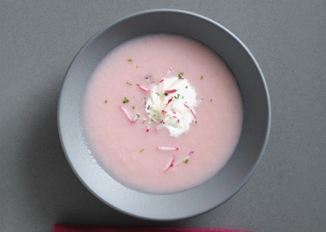 Piquant radish soup with crème fraîche