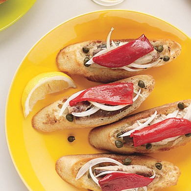 Piquillo pepper and sardine tartines