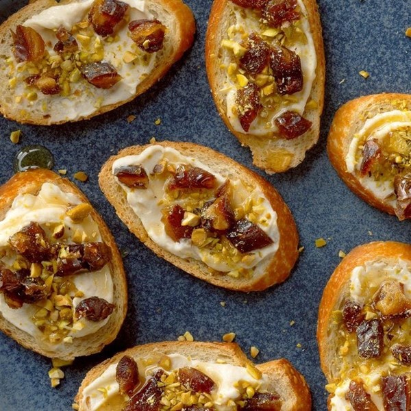 Pistachio & date crostini