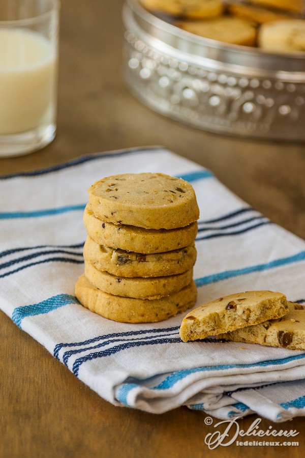Pistachio and cardamom cookies