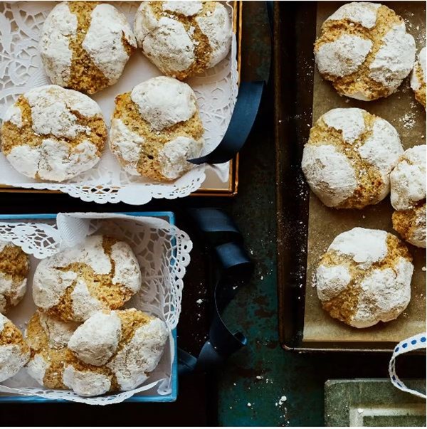 Pistachio and chocolate ricciarelli